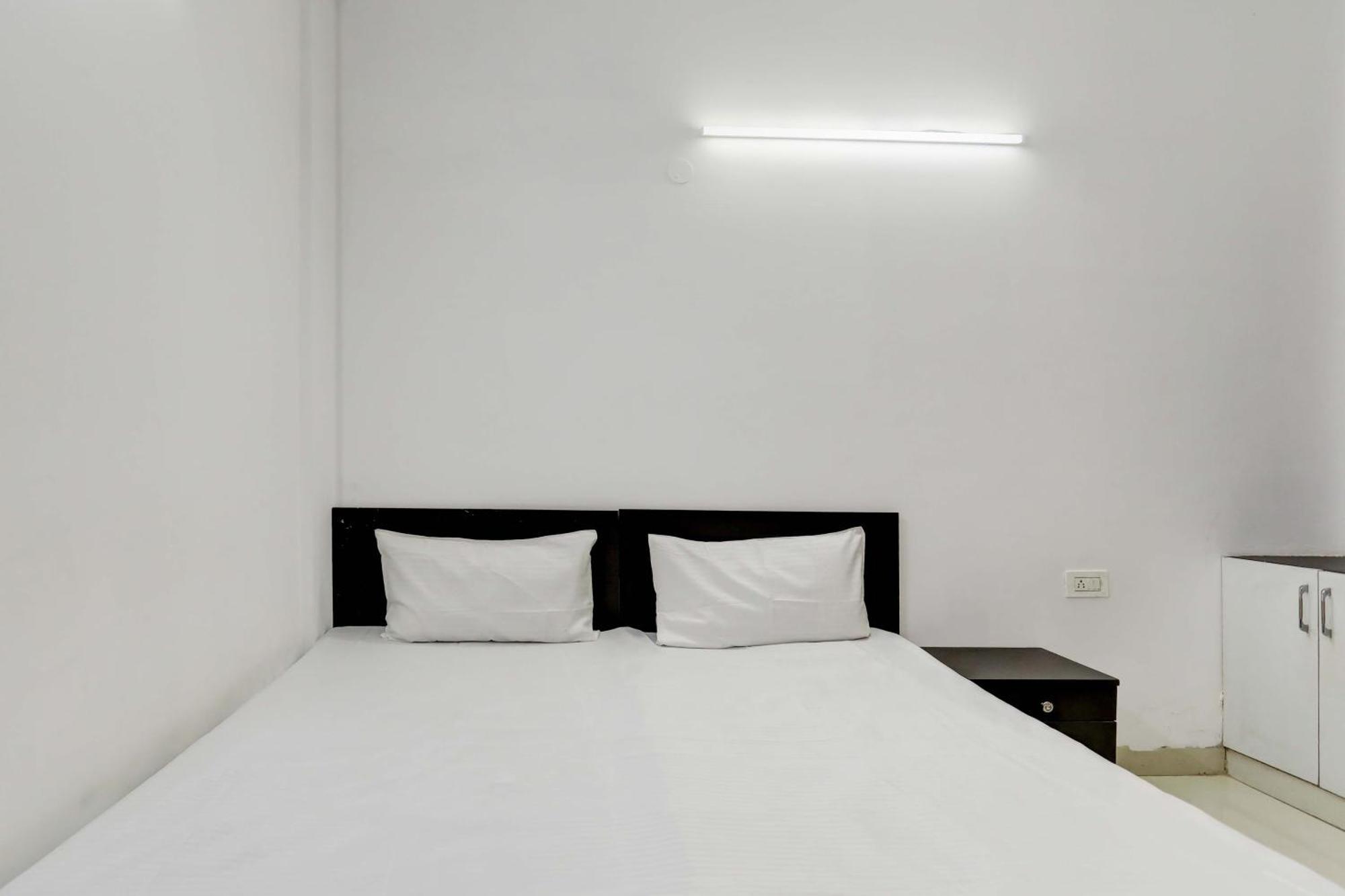 Aashiyana Homes New Delhi Buitenkant foto