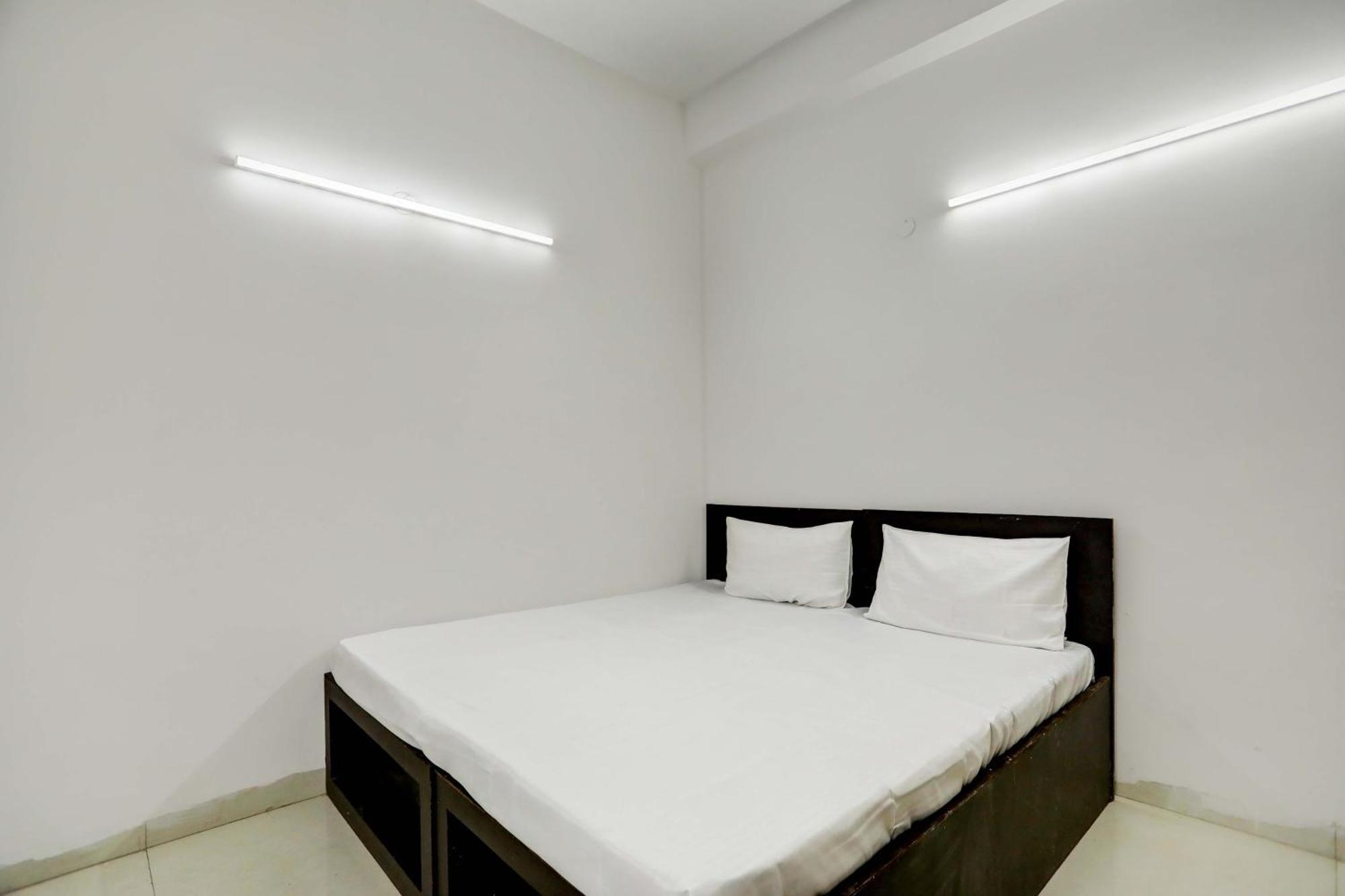 Aashiyana Homes New Delhi Buitenkant foto