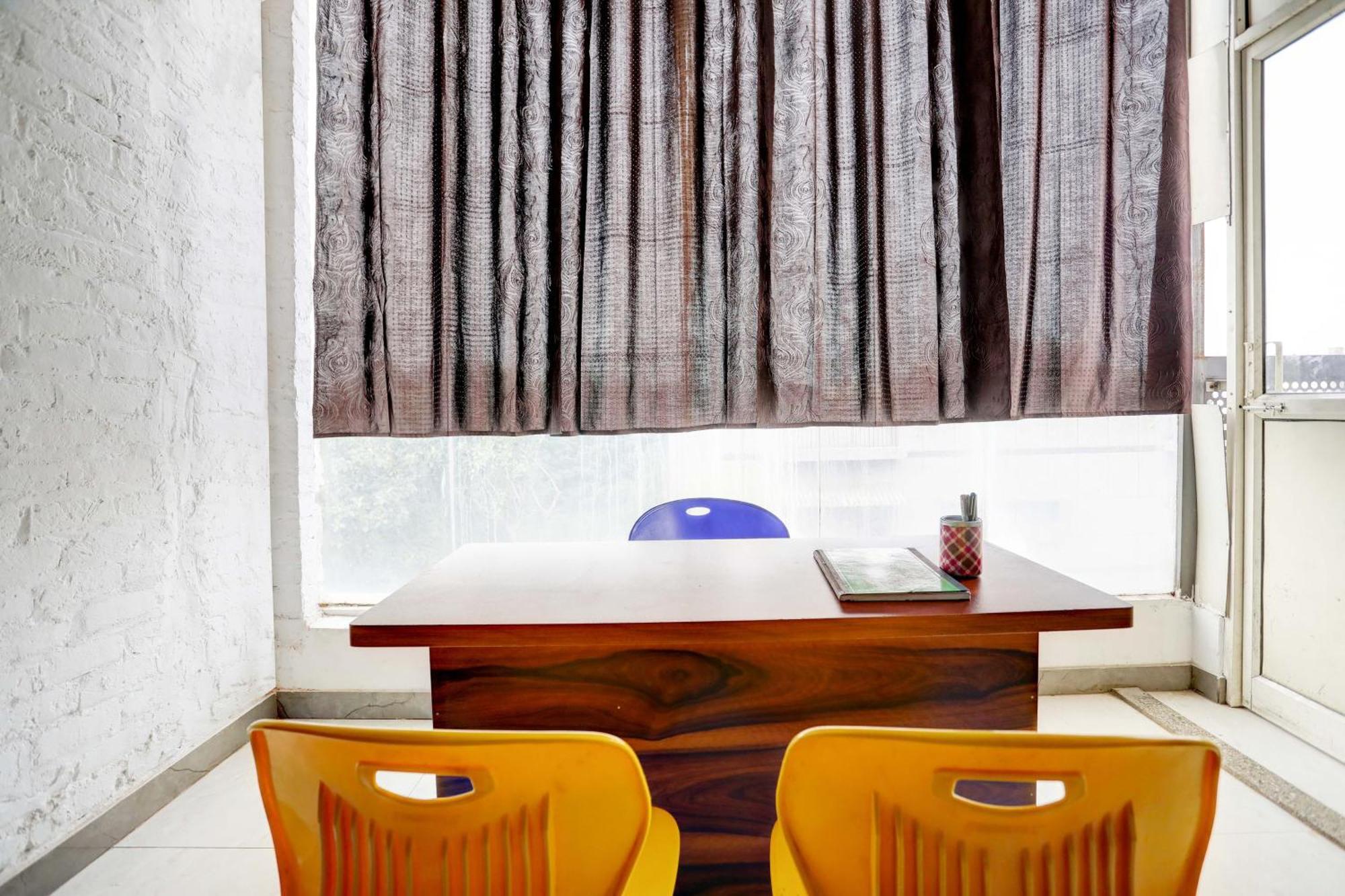 Aashiyana Homes New Delhi Buitenkant foto